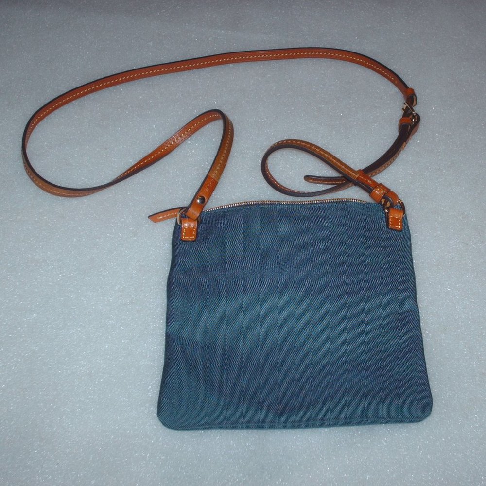 Very nice Dooney & Bourke purse crossbody - Picture 3 of 12